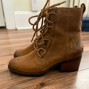 sorel boots size six great condition!!